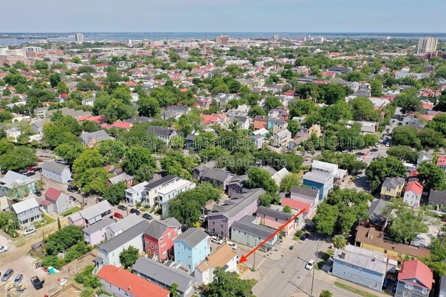 Building Photo - 22 Nunan St