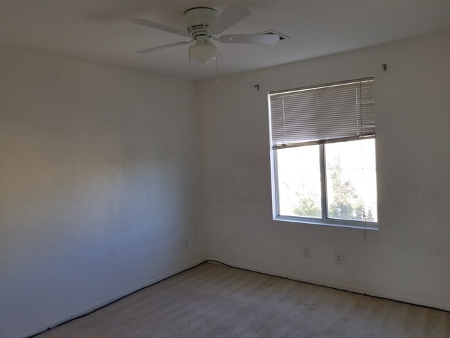 Building Photo - 5063 El Castano Ave