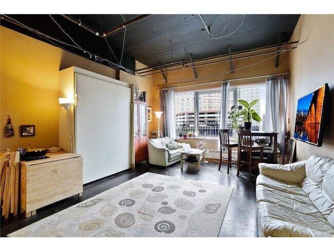 Primary Photo - 431 S 7th St
