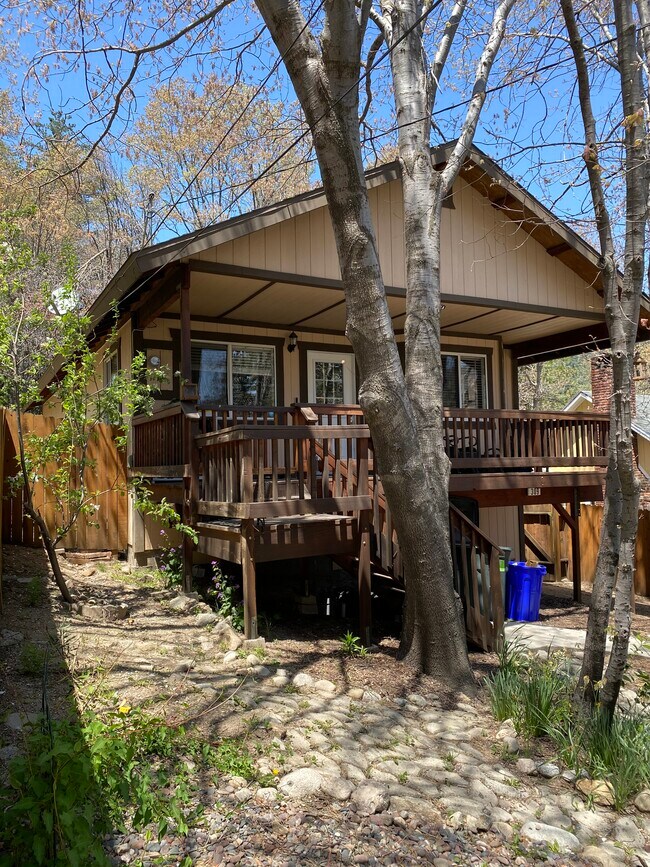 Building Photo - 309 Forest Cir