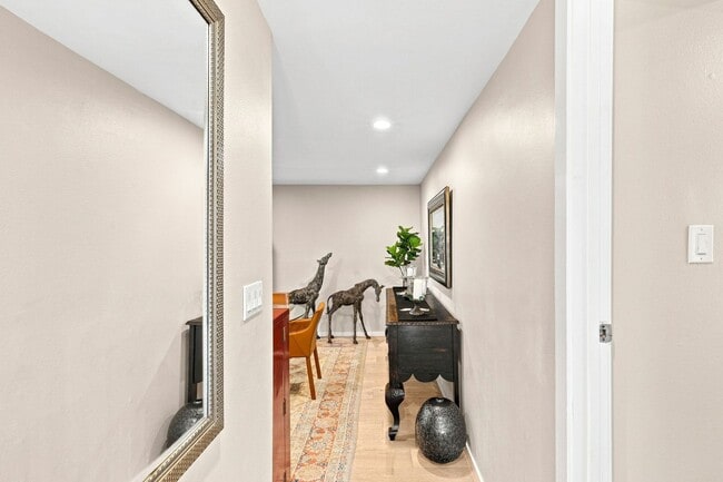 Building Photo - 940 Sealane Dr