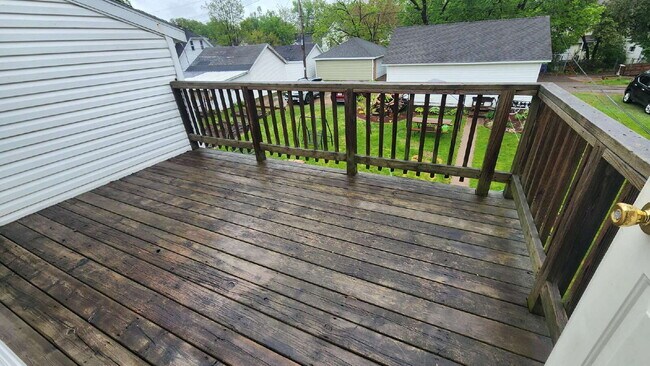 Building Photo - 2 Bedroom, 1 Bathroom Duplex with Private Balcony - Available June 1st