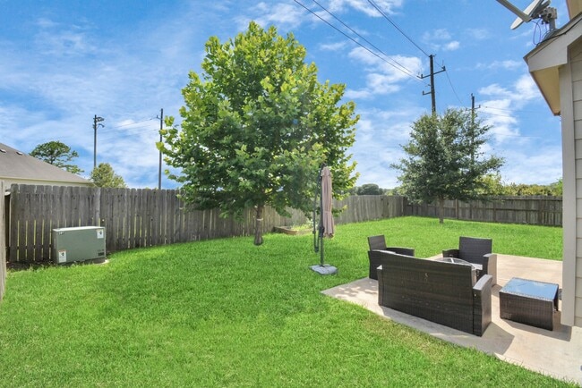 Building Photo - 2703 Lakecrest River Dr