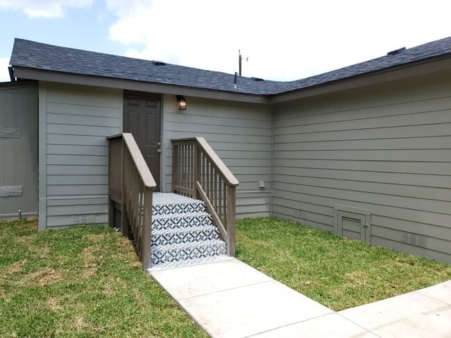 Building Photo - 1822 Hays St