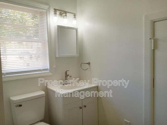 Building Photo - 1820 18th Ave