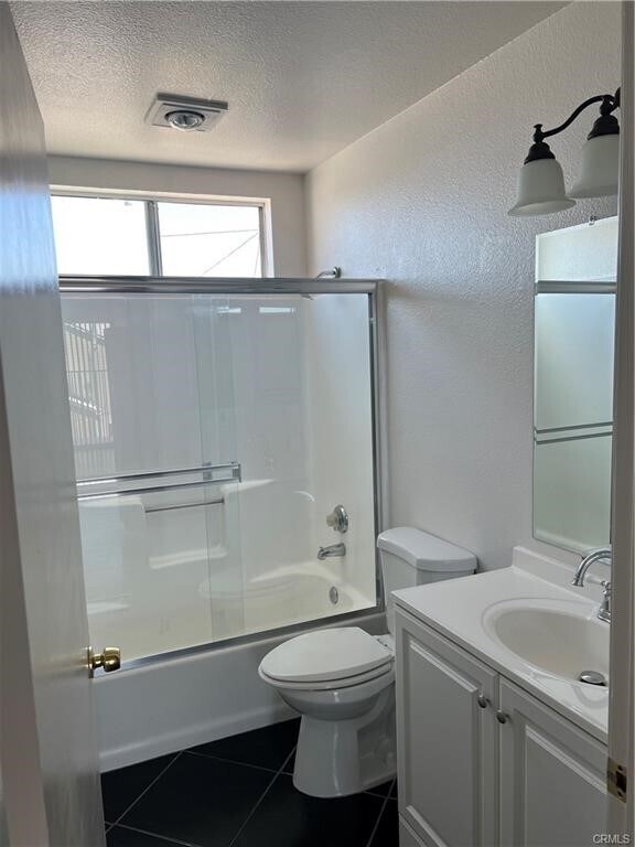 Building Photo - 875 W 11th St