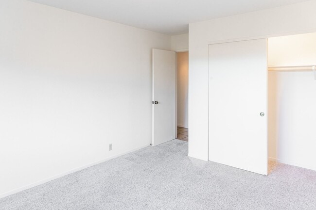 Building Photo - 2 Bedroom 2 Bath Condo in Pacific Grove