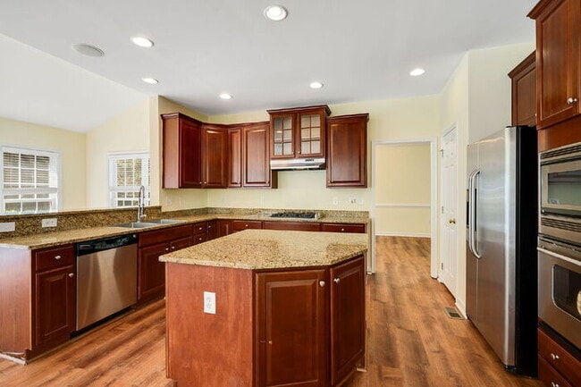 Building Photo - Spacious 5 Bedroom Home in Moseley – $3,800/mo