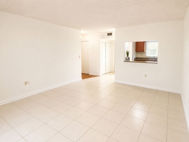 Building Photo - 2812 Somerset Park Dr