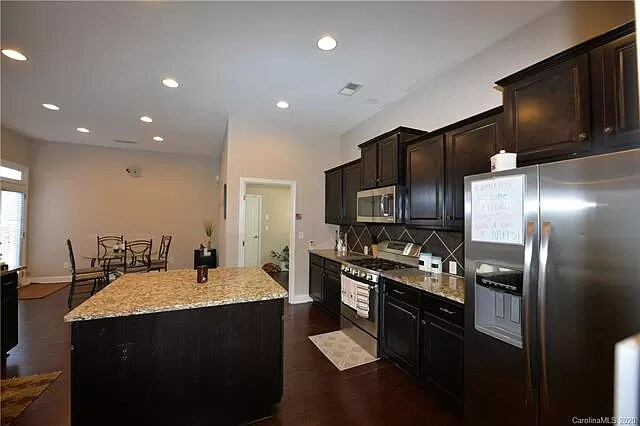 Building Photo - 109 Grayfox Dr