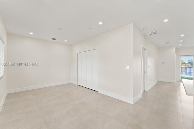 Building Photo - 4732 SW 87th Ct