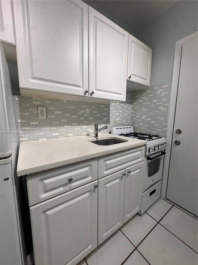 Building Photo - 6310 SW 79th St