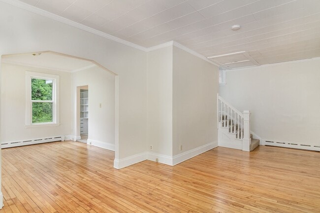 Building Photo - Charming 3 Bedroom | 1 Bathroom