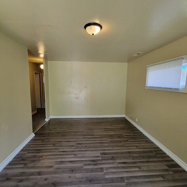 Building Photo - 3 Bedroom only a couple of blocks from popular Washington Park