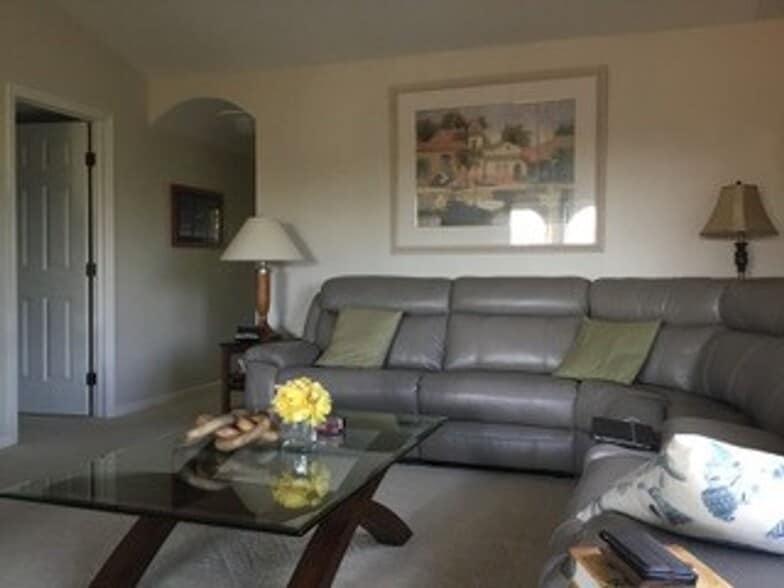 Building Photo - Rose Garden Furnished Unit Available May - Nov