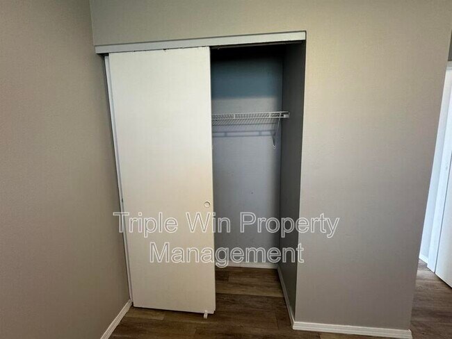 Building Photo - 513 Coachway Ln
