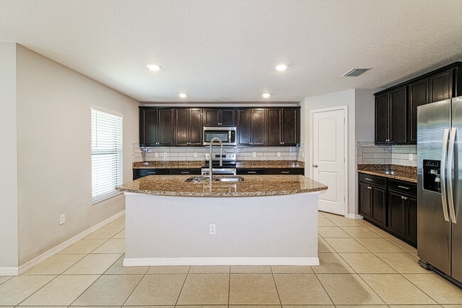 Building Photo - 6519 Redbay Dr