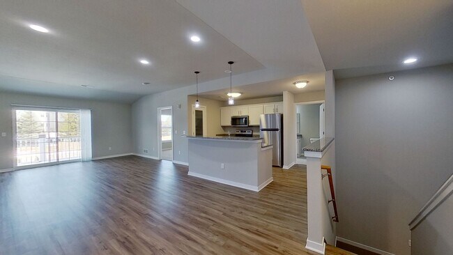 Building Photo - Condo Style Upper 2 Bedroom 1 Bathroom Apartment