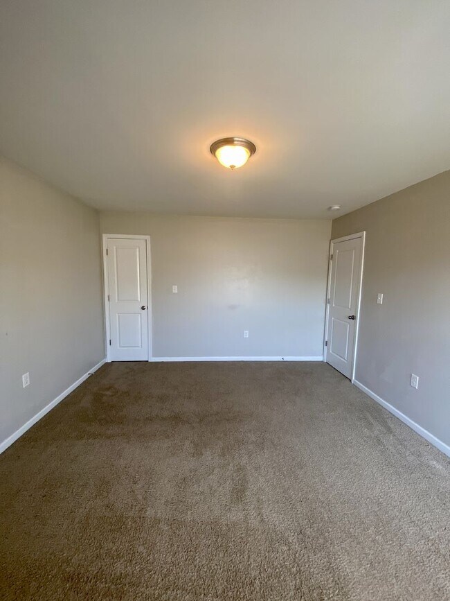 Building Photo - 4BR/2.5BA Home Located in Hampden Village