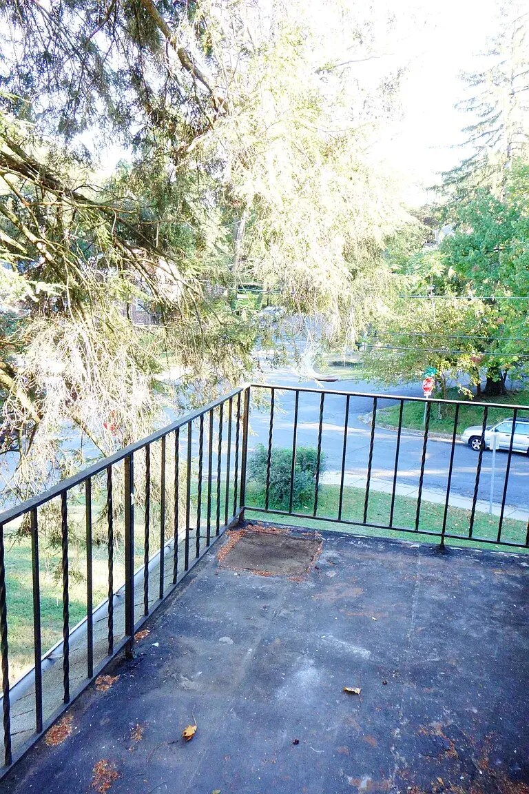 Building Photo - 910 Kennebec Ave