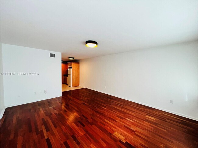 Building Photo - 2033 Calais Dr