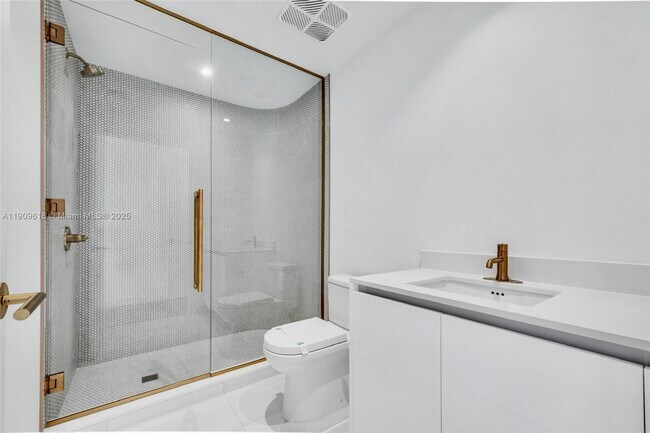 Building Photo - 2678 Tigertail Ave