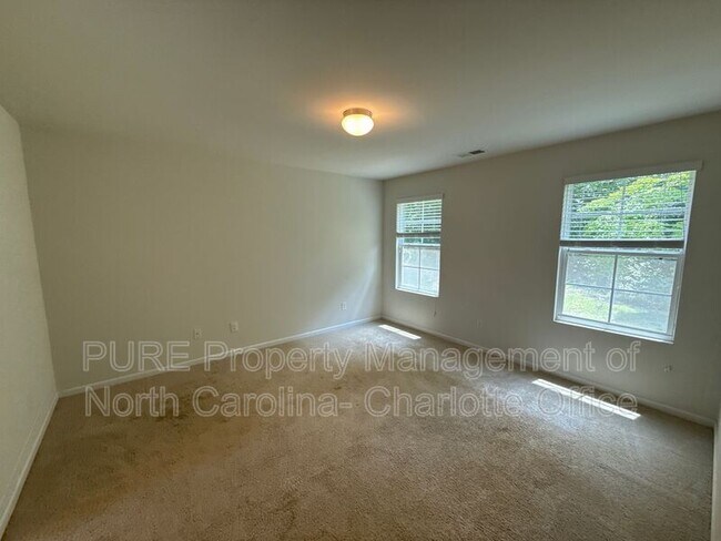Building Photo - 613 Oak Forest Lane
