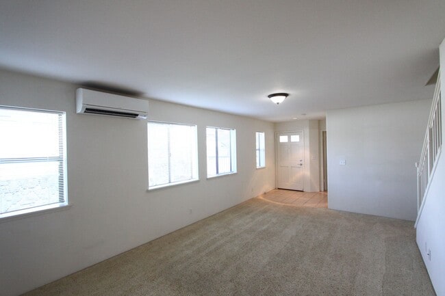 Building Photo - Mililani Mauka