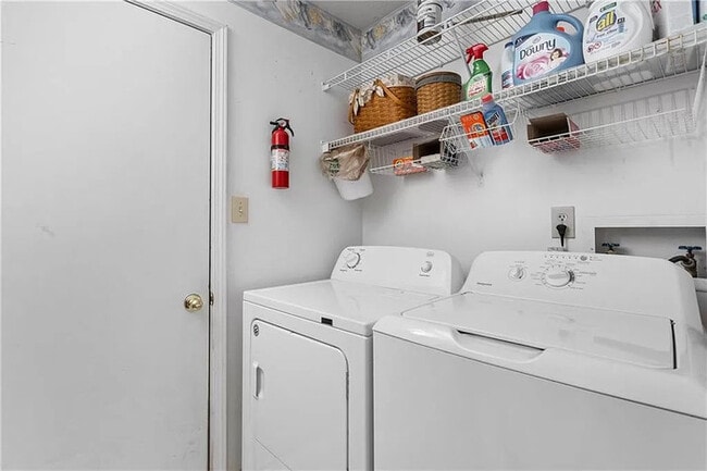 Building Photo - Beautifully Renovated Brownsburg Home