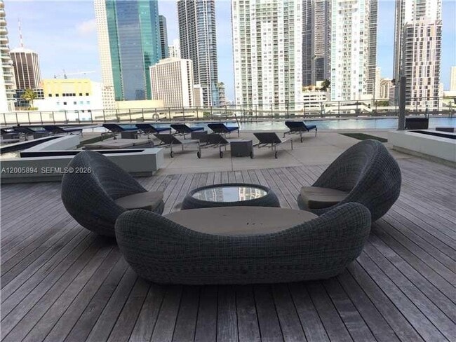 Building Photo - 92 SW 3rd St