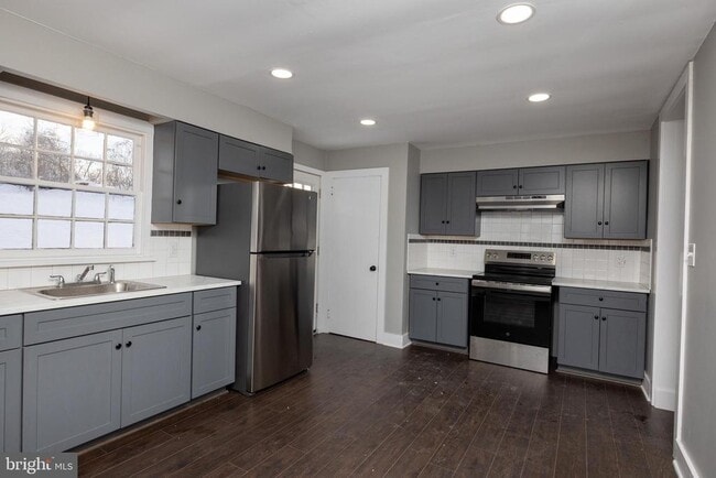 Building Photo - 6192 Lower York Rd