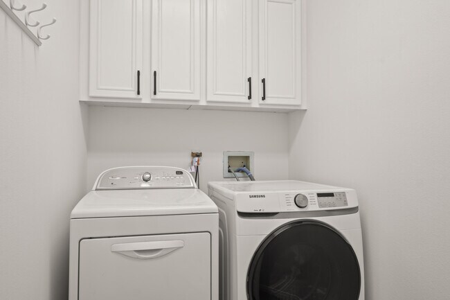 Building Photo - 45405 Shaugnessy Dr