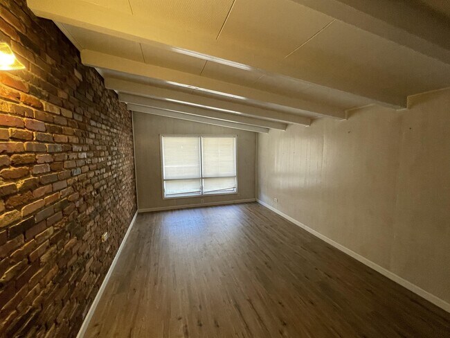 Building Photo - 2918 Peyton Dr