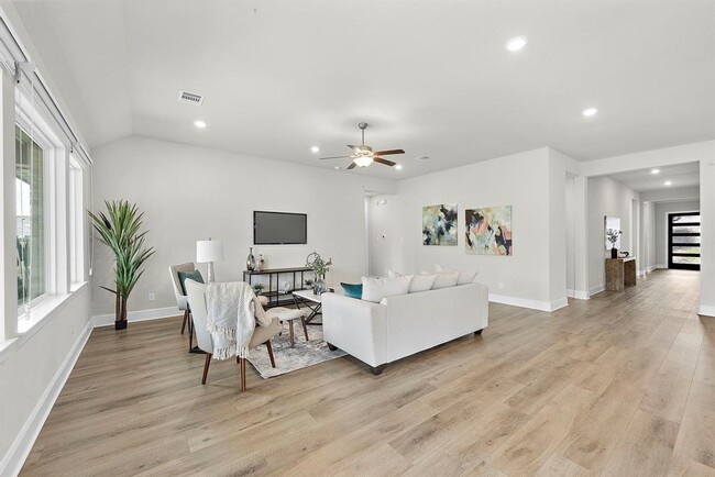 Building Photo - 10022 Serenity Grv Dr