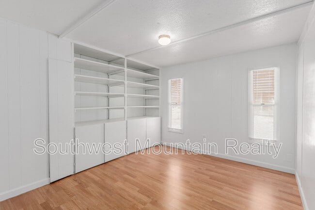 Building Photo - 29967 N Sandridge Dr