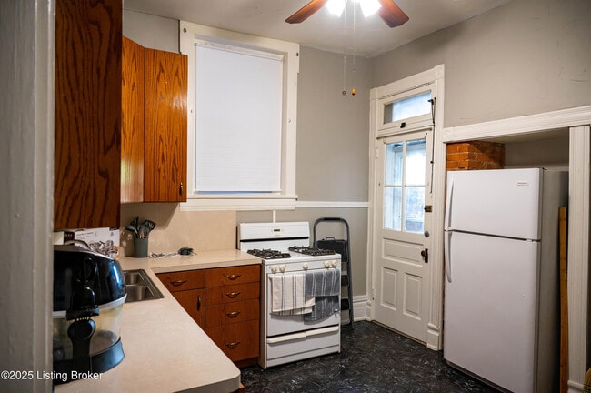 Building Photo - 1331 S Floyd St