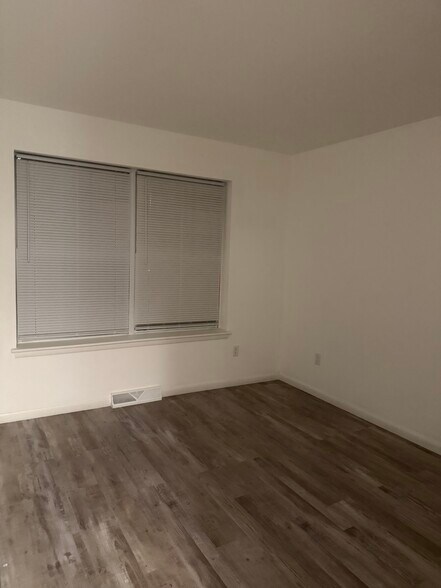 Building Photo - 1 Oyster Bay Rd