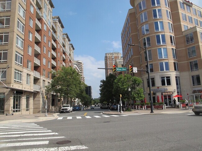 Building Photo - 820 N Pollard St