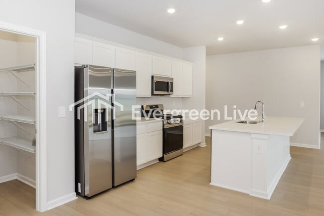 Building Photo - 105 Ashby Pond Dr