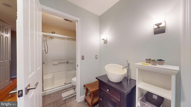 Building Photo - 5803 Hall St