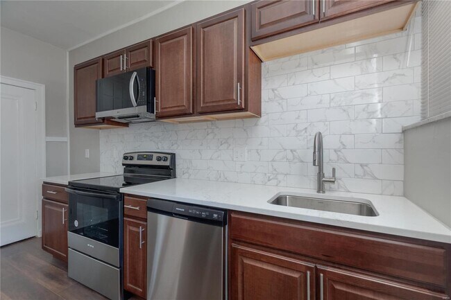 Building Photo - 7234 Amherst Ave