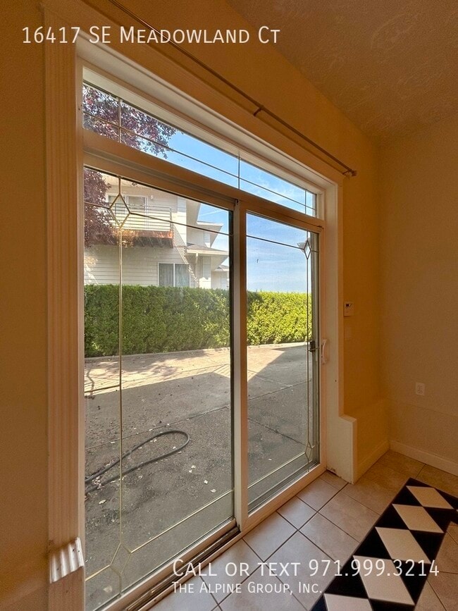 Building Photo - 16417 SE Meadowland Ct