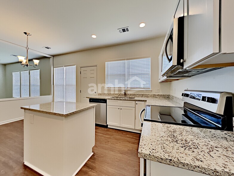 Building Photo - 1703 Kendall Cove Ln