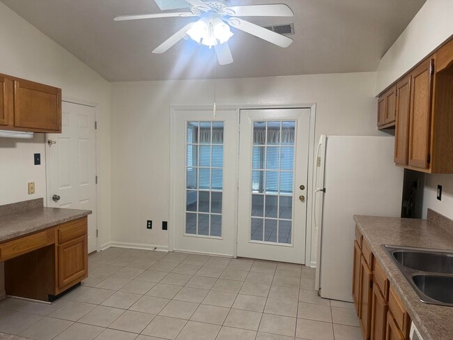 Building Photo - 837 Ridgebrook Rd