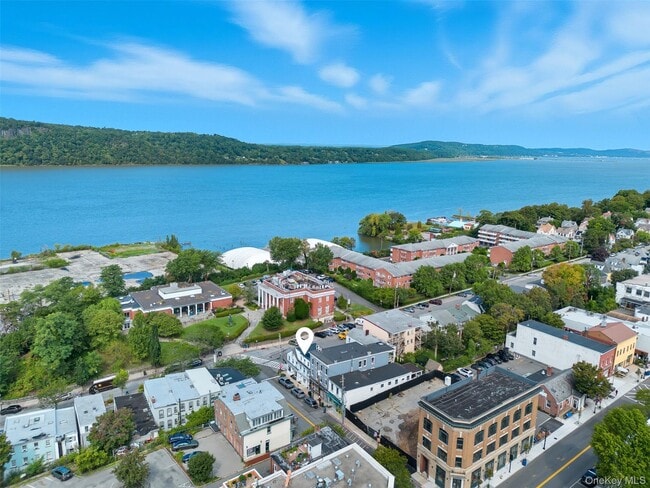 Building Photo - 3 Spring St