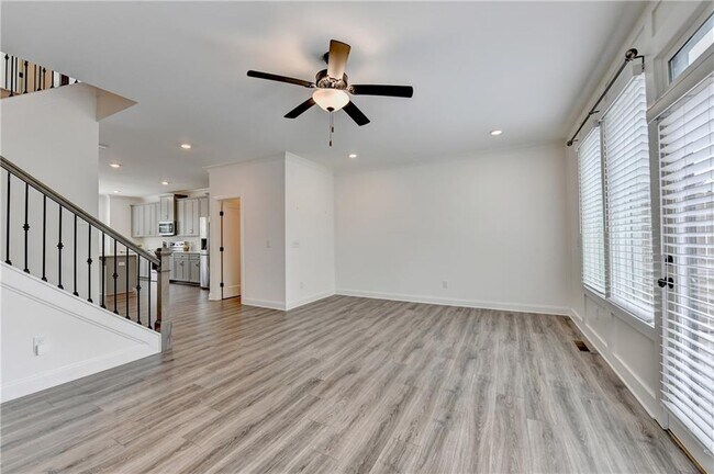 Building Photo - 6892 Roswell Rd NE