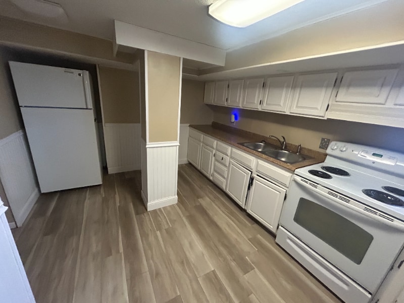 Building Photo - 534 W Cavour Ave