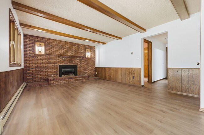 Building Photo - 7573 Lee Dr