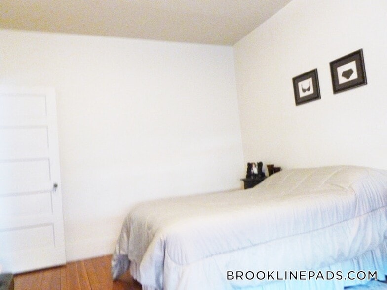 Building Photo - 208 Winthrop Rd