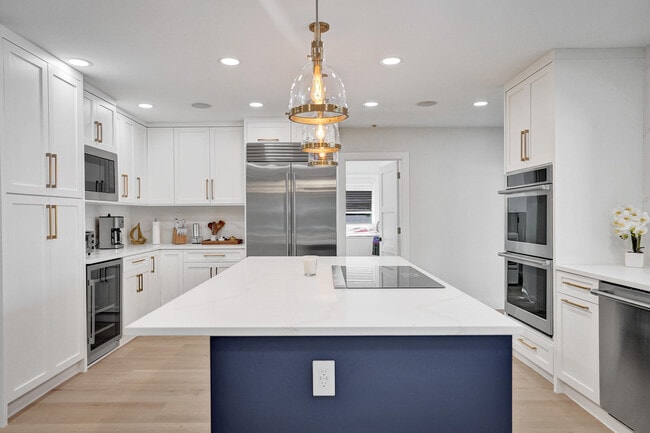Building Photo - 885 Nafa Dr